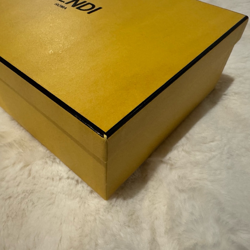 Fendi Yellow Box - Picture 3 of 10